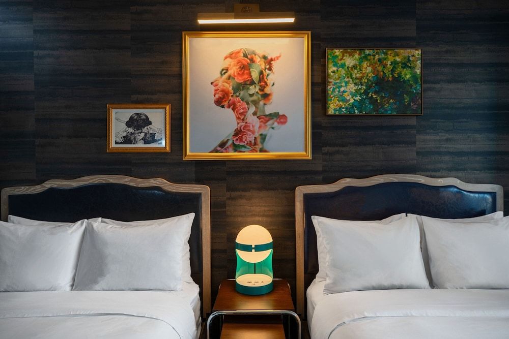 Renaissance New York Chelsea Hotel Room, 2 Double Beds 4