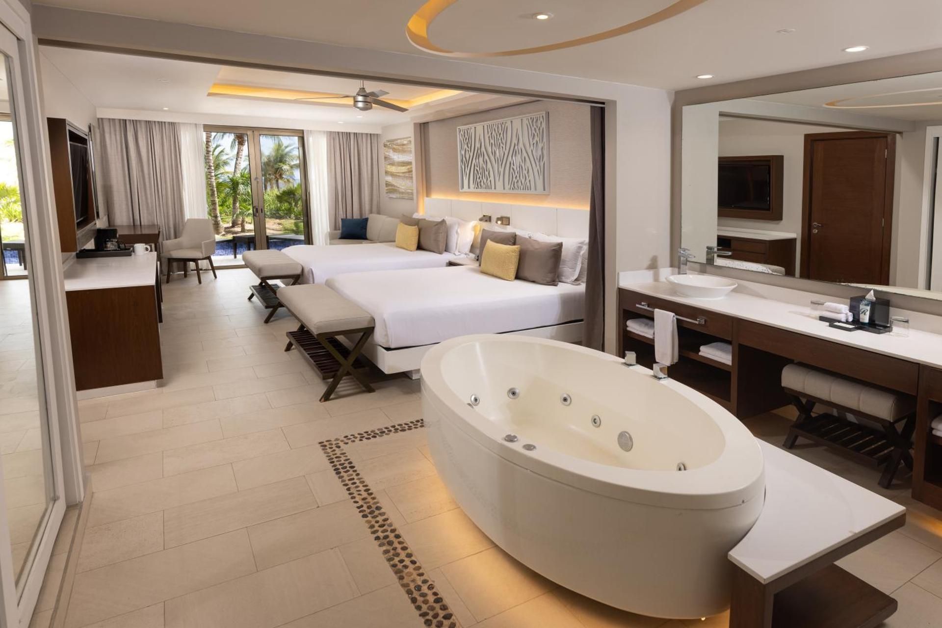 Luxury Chairmans Three Bedroom Suite Ocean ViewDC