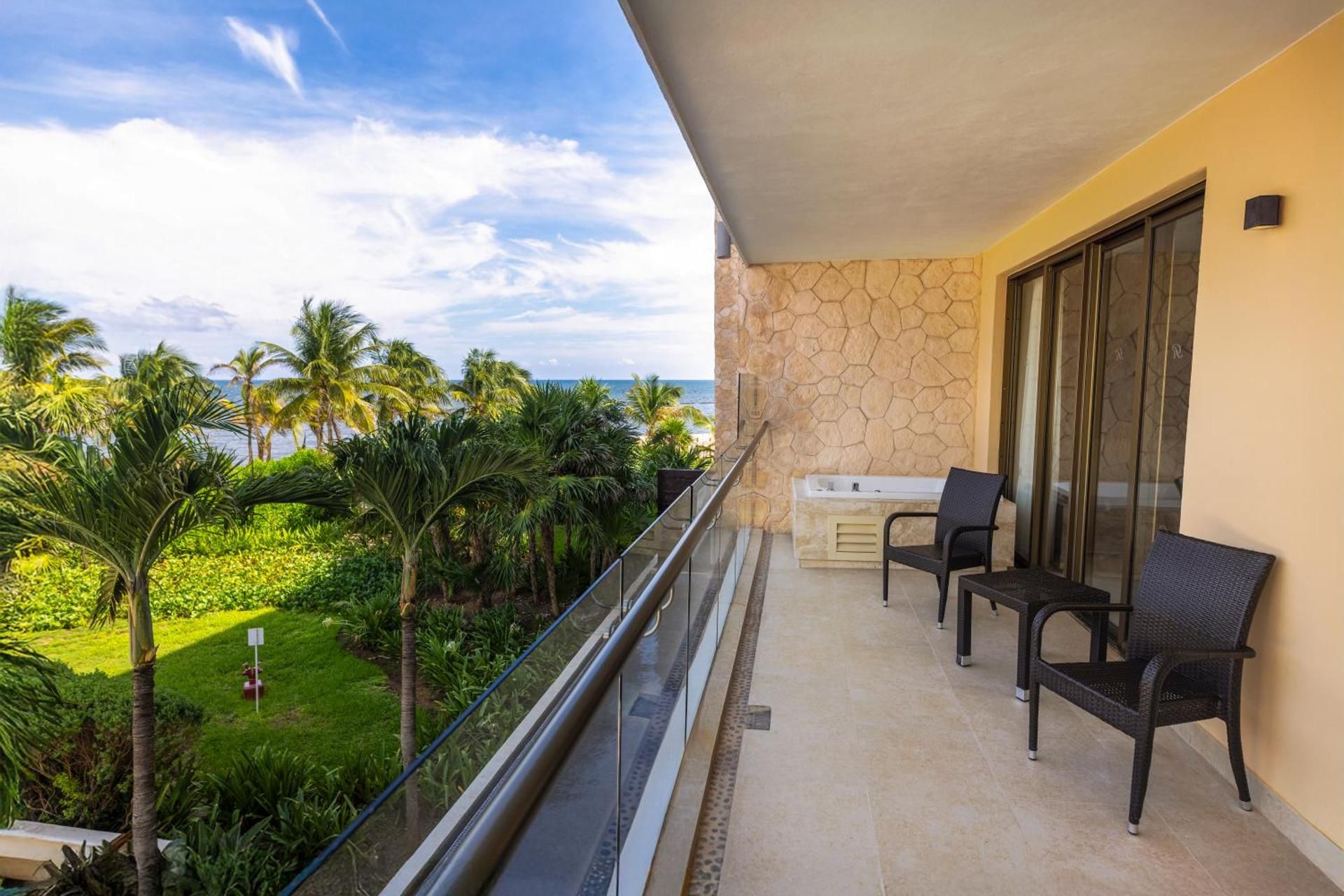 Luxury Presidential One Bedroom Suite Swim Out