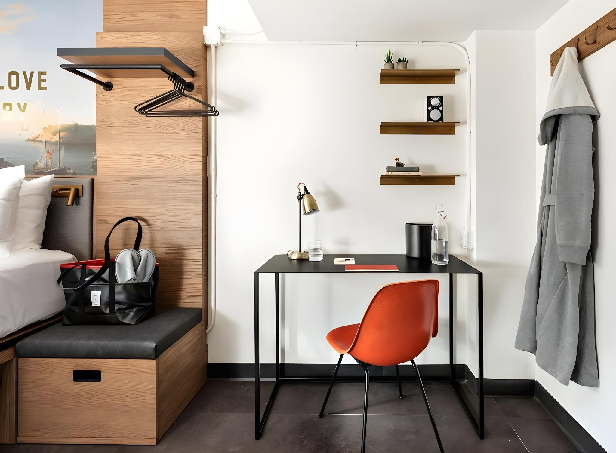 undefined The Revolution Hotel 9