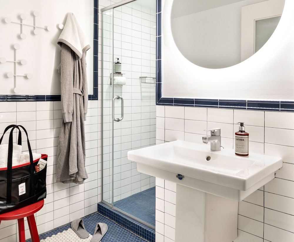 The Revolution Hotel Standard Room, Multiple Beds (Bath down the hall) 17