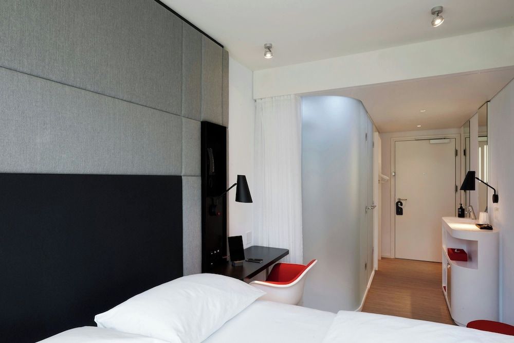 citizenM Seattle South Lake Union Room, 1 King Bed 4