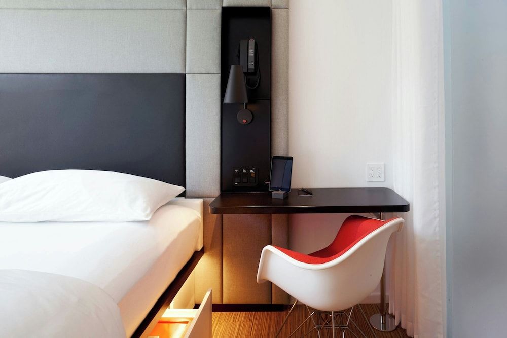 citizenM Seattle South Lake Union Room, 1 King Bed 5