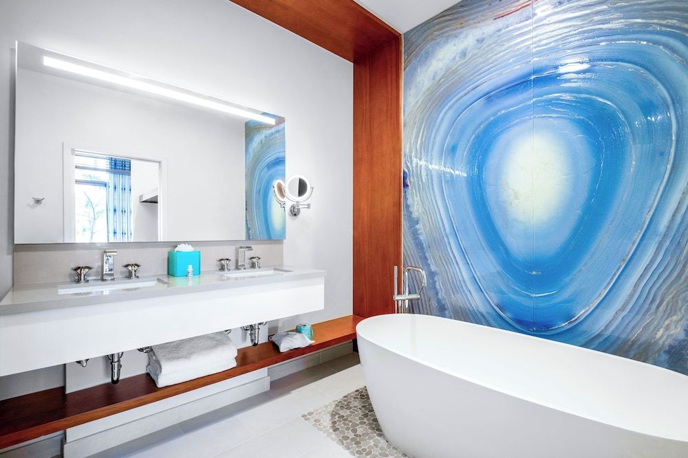 Margaritaville Beach Resort - Nassau One Bedroom Suite, 1 King Bed with Sofa bed, Kitchen, Oceanfront (Residence) 5