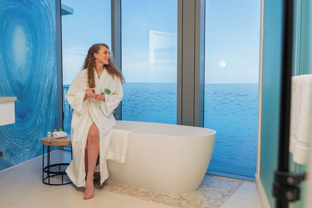 Margaritaville Beach Resort - Nassau One Bedroom Suite, 1 King Bed with Sofa bed, Kitchen, Oceanfront (Residence) 8