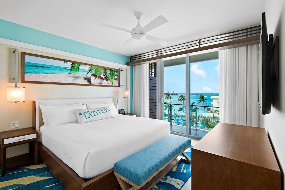 Margaritaville Beach Resort - Nassau Deluxe Room, 1 King Bed, Poolside 2