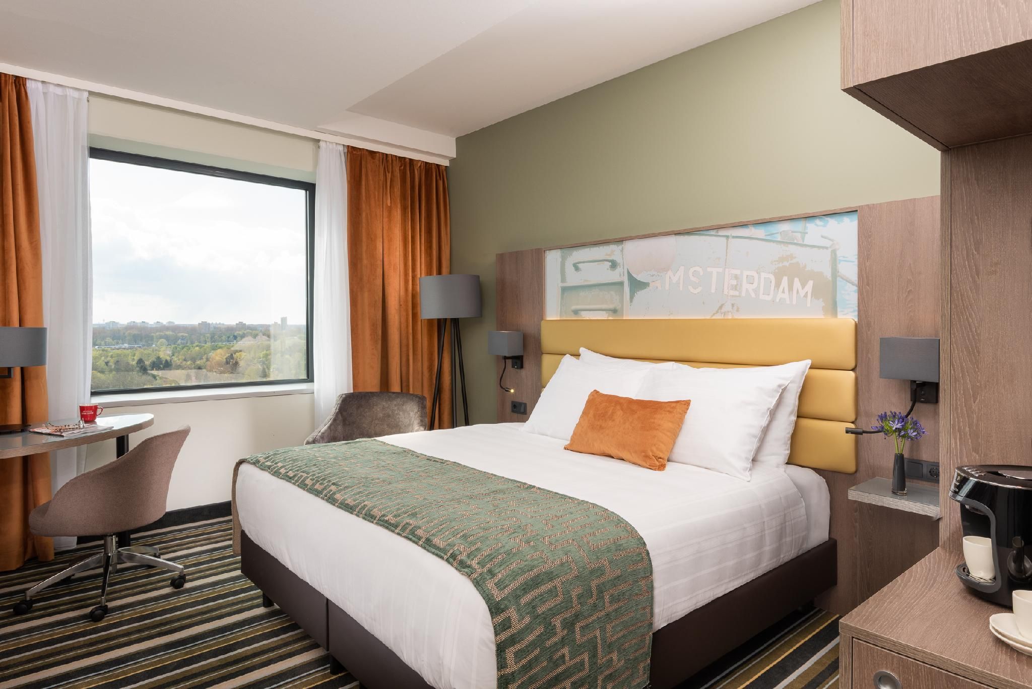 Deluxe Room 1 King Bed Upper Floors