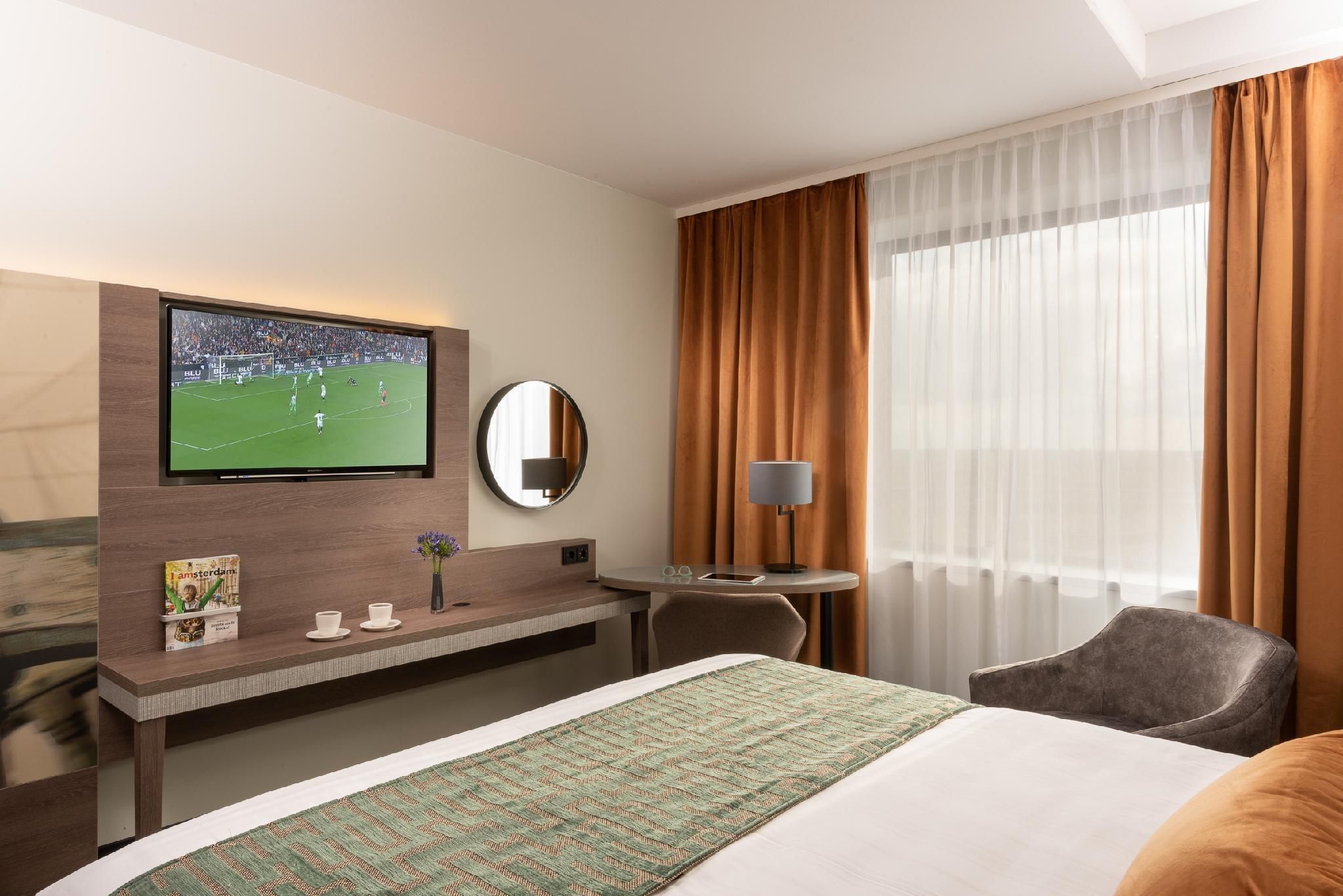 Deluxe Room 1 King Bed Upper Floors