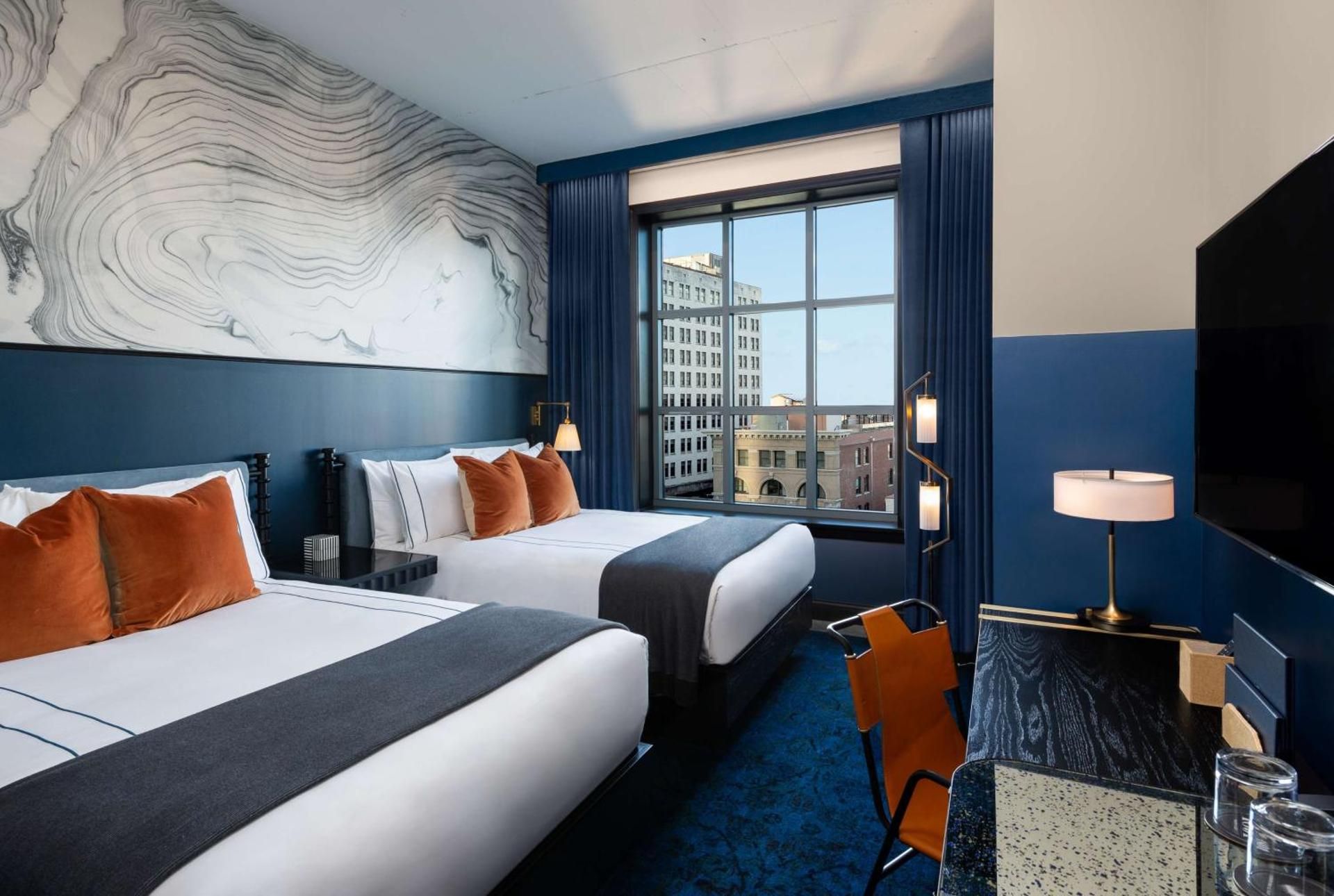 2 Queen Beds Silver