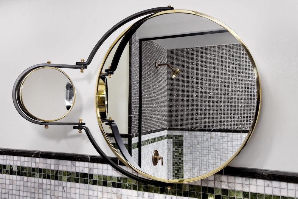 Le Meridien New York, Central Park by Marriott Deluxe Room, 1 King Bed 4