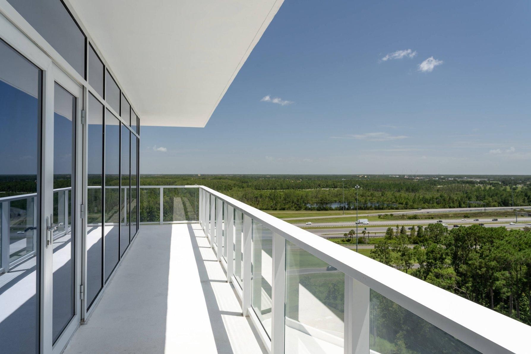 2 Bedroom Suite, Bedroom 1: 1 King, Bedroom 2: 2 Queen, Sofa beds: 2, Balcony