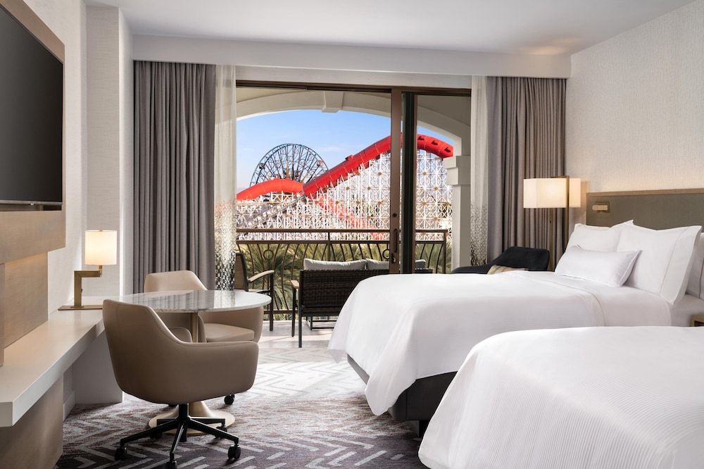Room, 2 Queen Beds, Balcony, Park View
