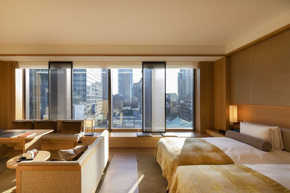 Heritage Twin Smoking (Breakfast & Club Lounge Access) Junior Suite 60sqm