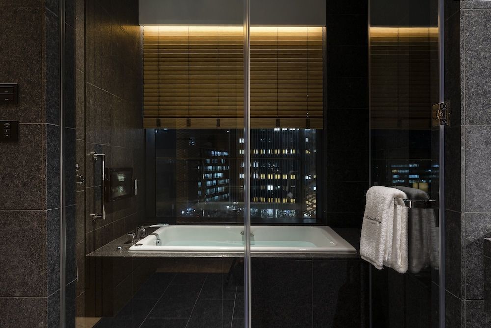 The Okura Tokyo Heritage Room Bath with view King (No club lounge access, No heritage benefit) Junior Suite 60sqm 7