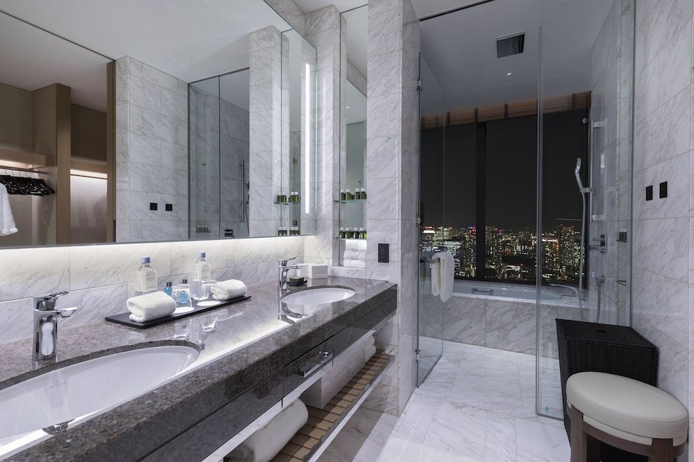 Corner Suite King (Breakfast & Club Lounge Access) 106sqm