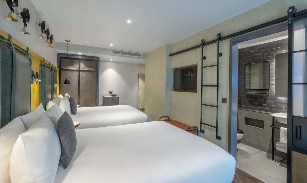 undefined Clayton Hotel City of London 10