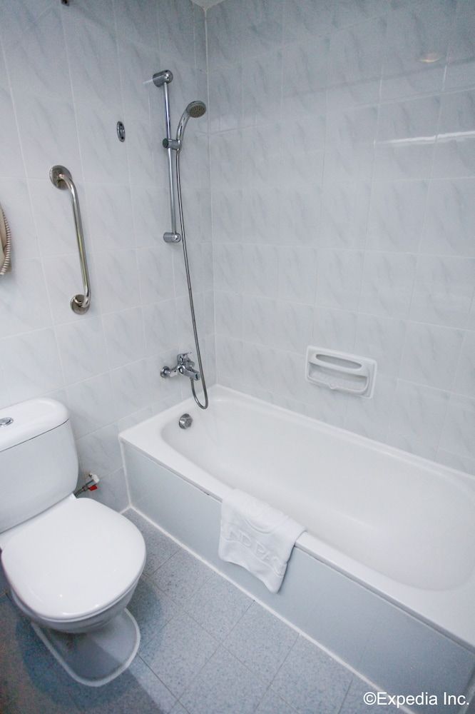 Deep Soaking Bathtub