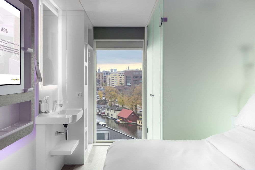 YOTEL Amsterdam Premium Room 5