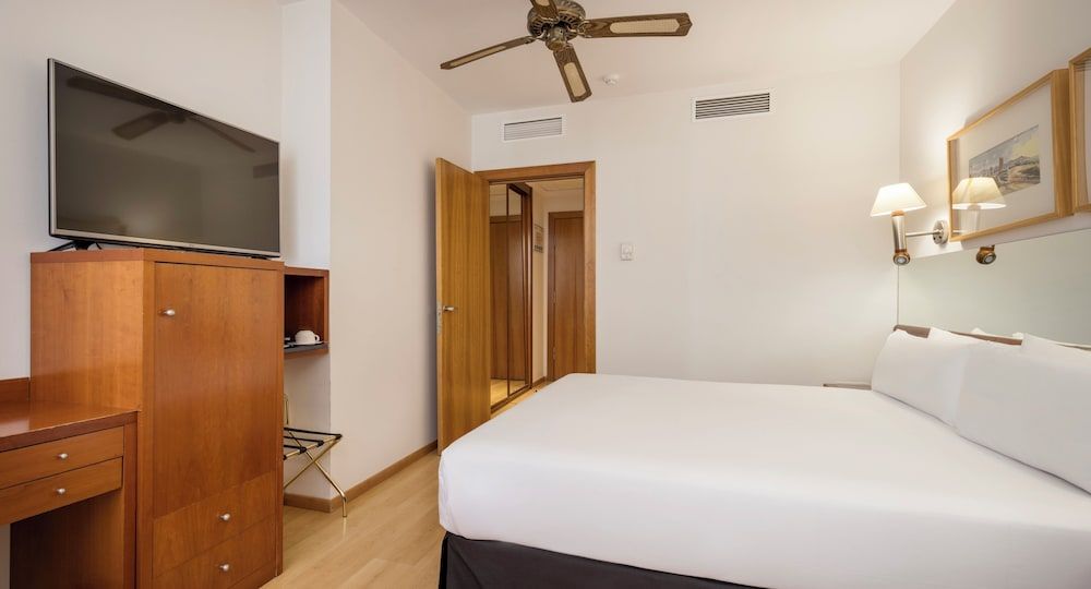 undefined Hotel ILUNION Les Corts Spa 10