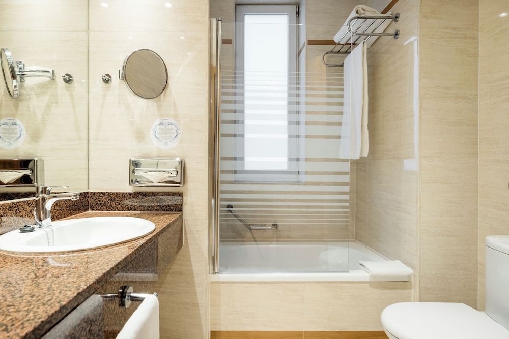 Hotel ILUNION Les Corts Spa Double Room 3