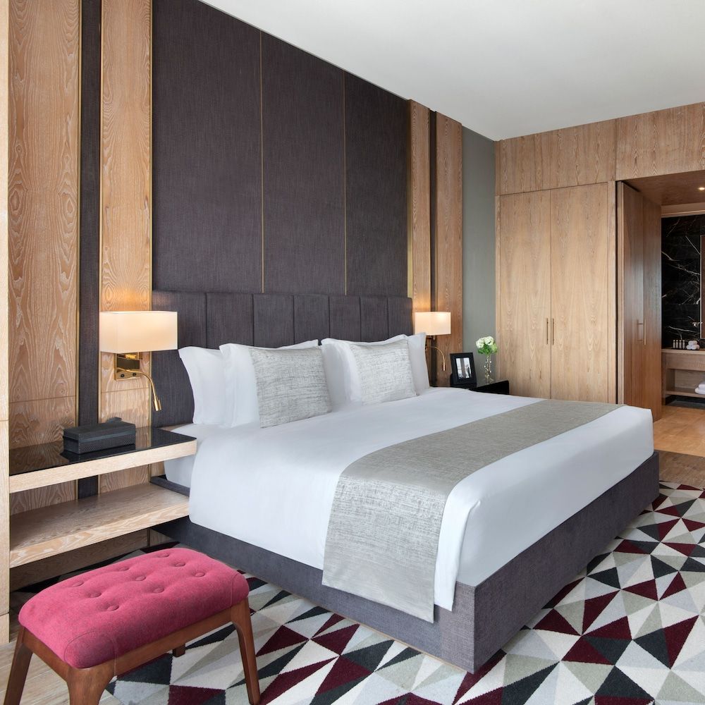 The Bentley Luxury Hotel and Suites Deluxe Suite, 1 Bedroom With Beach Access, Non Smoking 2