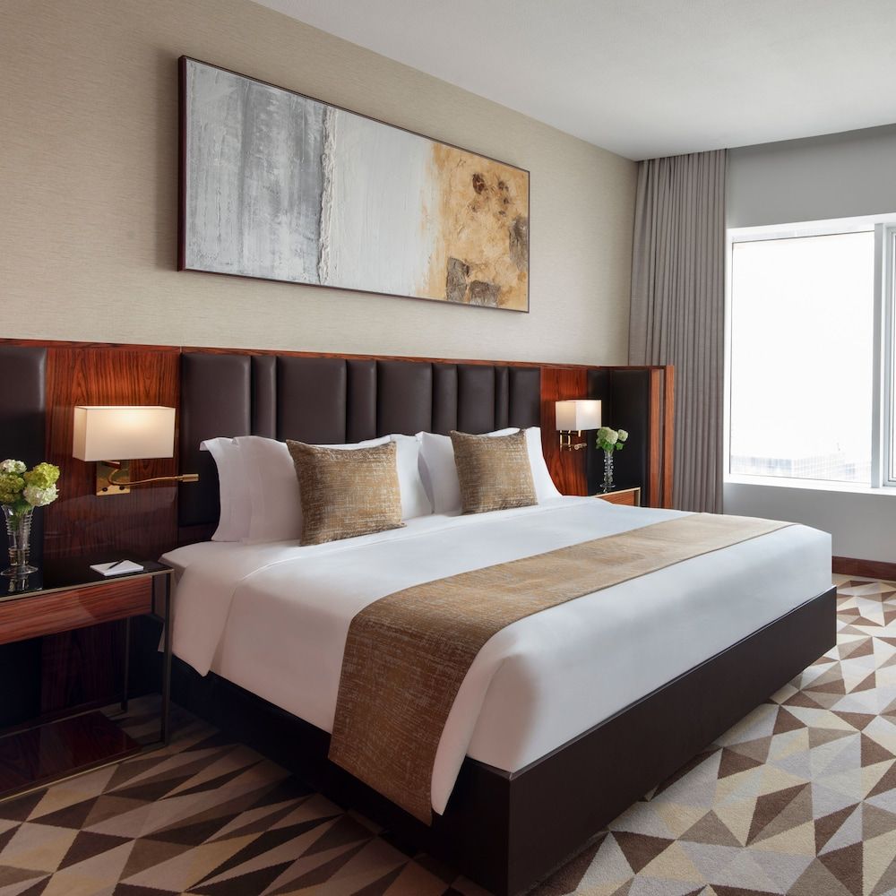 The Bentley Luxury Hotel and Suites Premier Suite, 2 Bedrooms With Beach Access, Non Smoking, City View 3