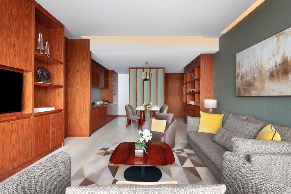 undefined The Bentley Luxury Hotel and Suites 2