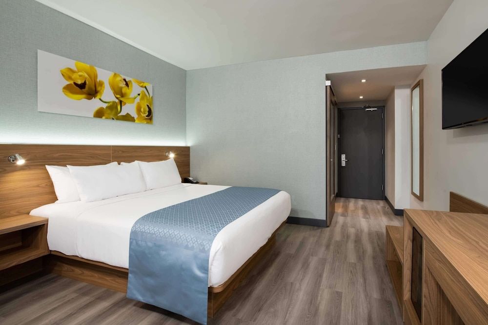 undefined Wingate by Wyndham Long Island City 10