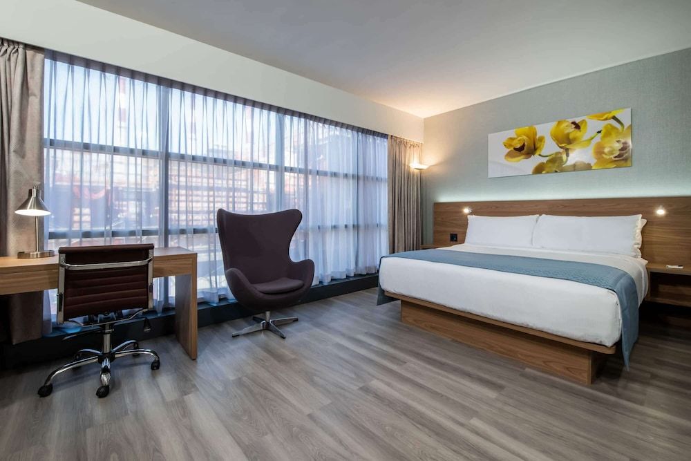 undefined Wingate by Wyndham Long Island City 4