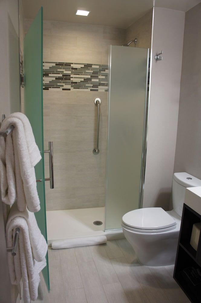 Suite, 1 King Bed, Accessible (Hearing)
