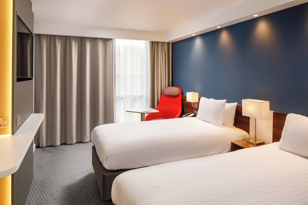 undefined Holiday Inn Express London - ExCeL by IHG 4
