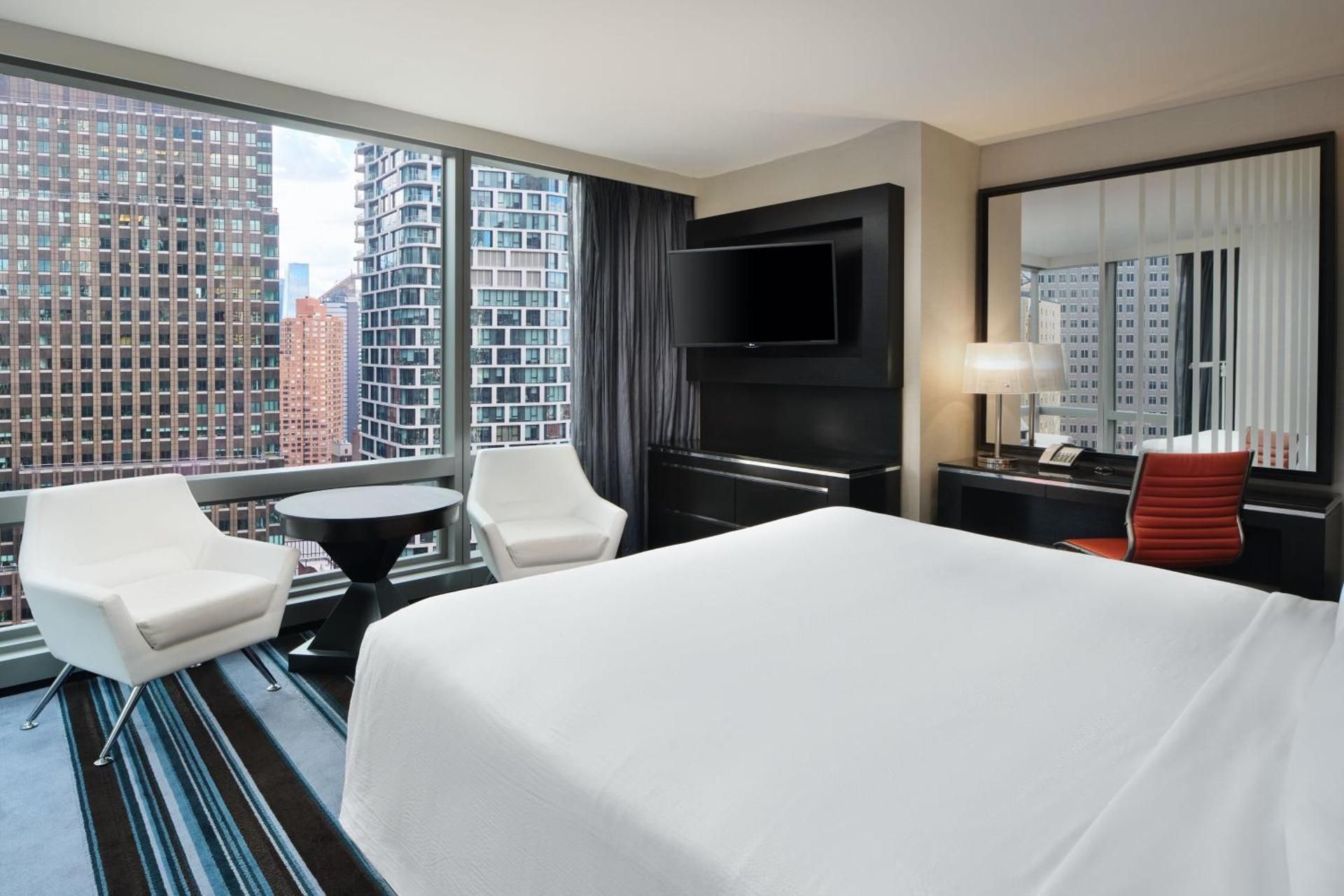 Guest room, 1 King, City view, Corner room