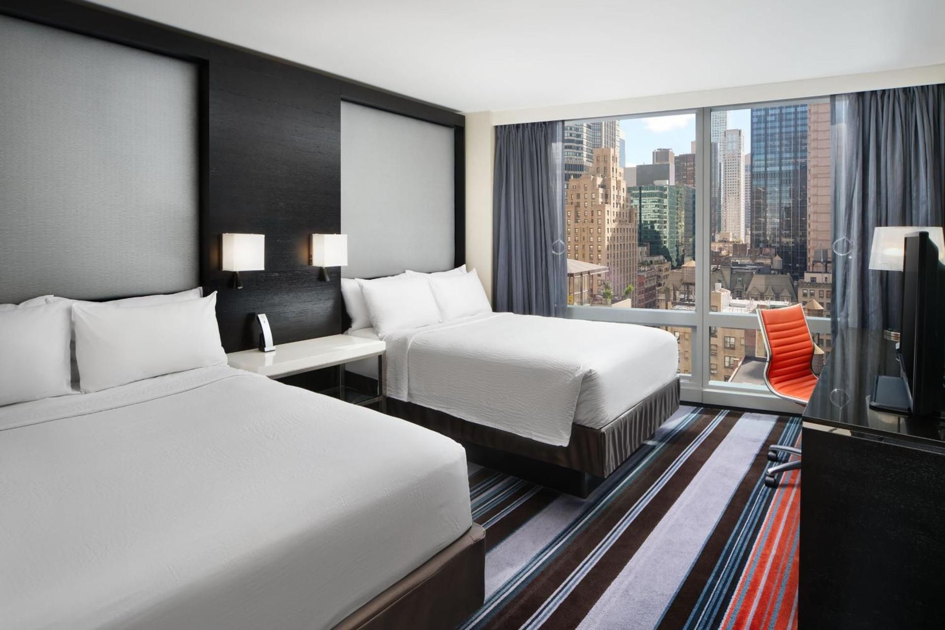 Upgraded Double Room with Two Double Beds, City View and Adapted Tub - Mobility Accessible