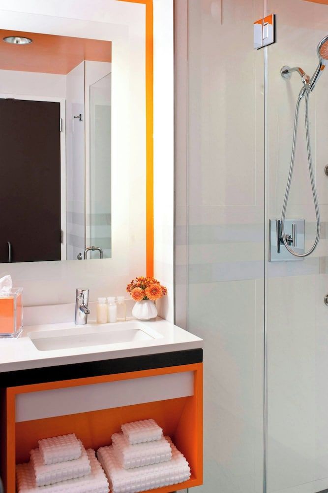 undefined Courtyard by Marriott New York Manhattan / Central Park 8