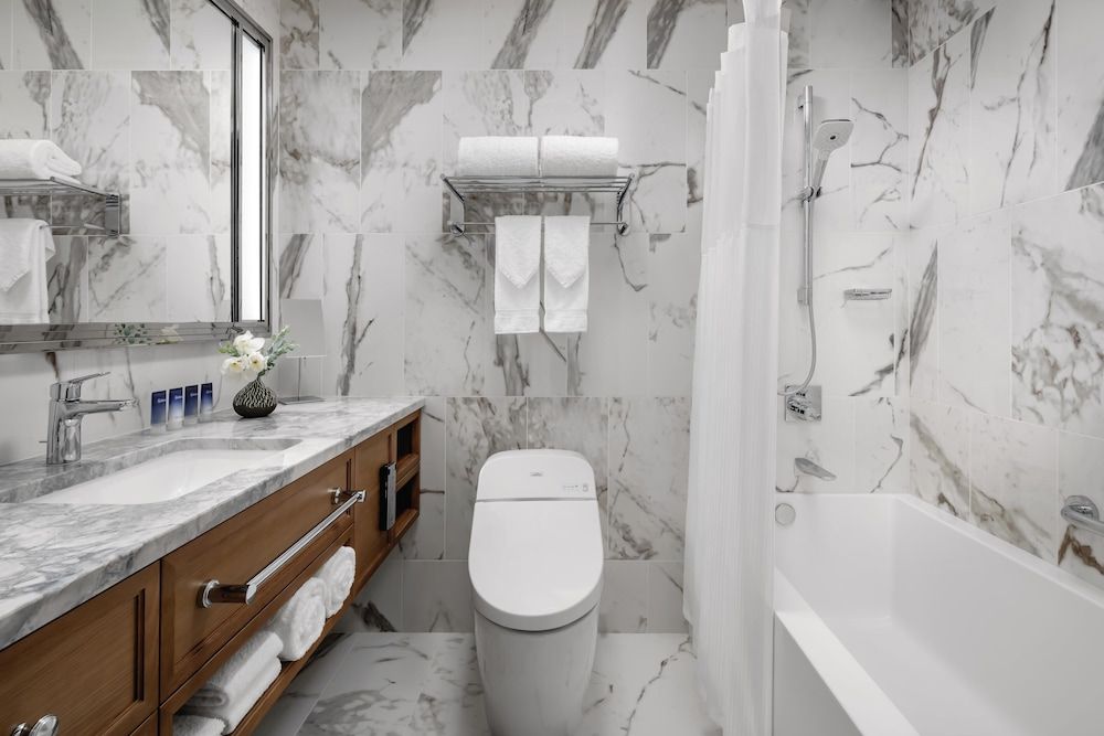 Halepuna Waikiki by Halekulani Room, 2 Twin Beds, Ocean View