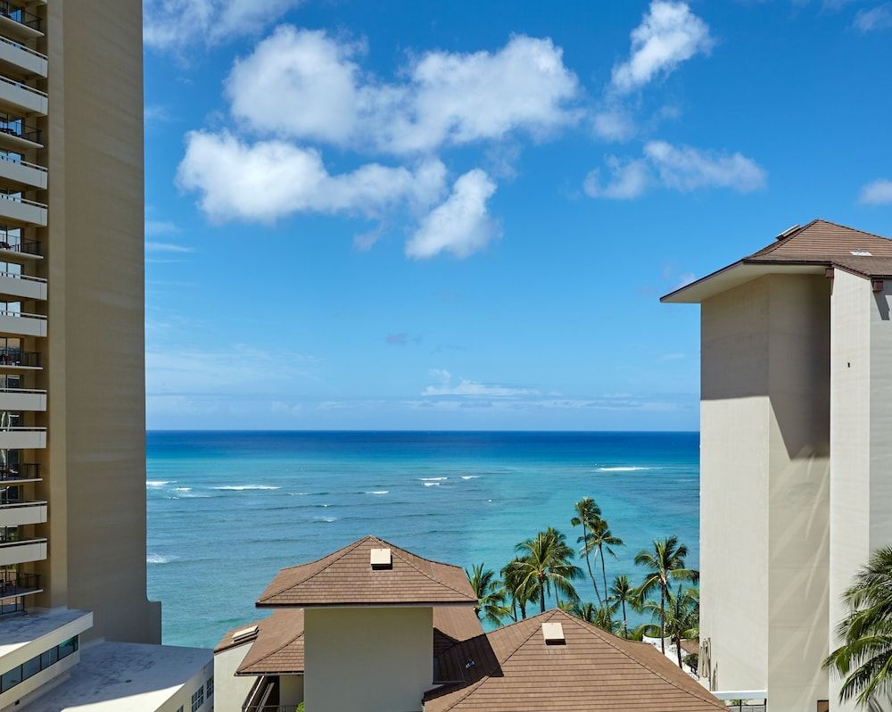 Halepuna Waikiki by Halekulani Room, 2 Twin Beds, Ocean View 2