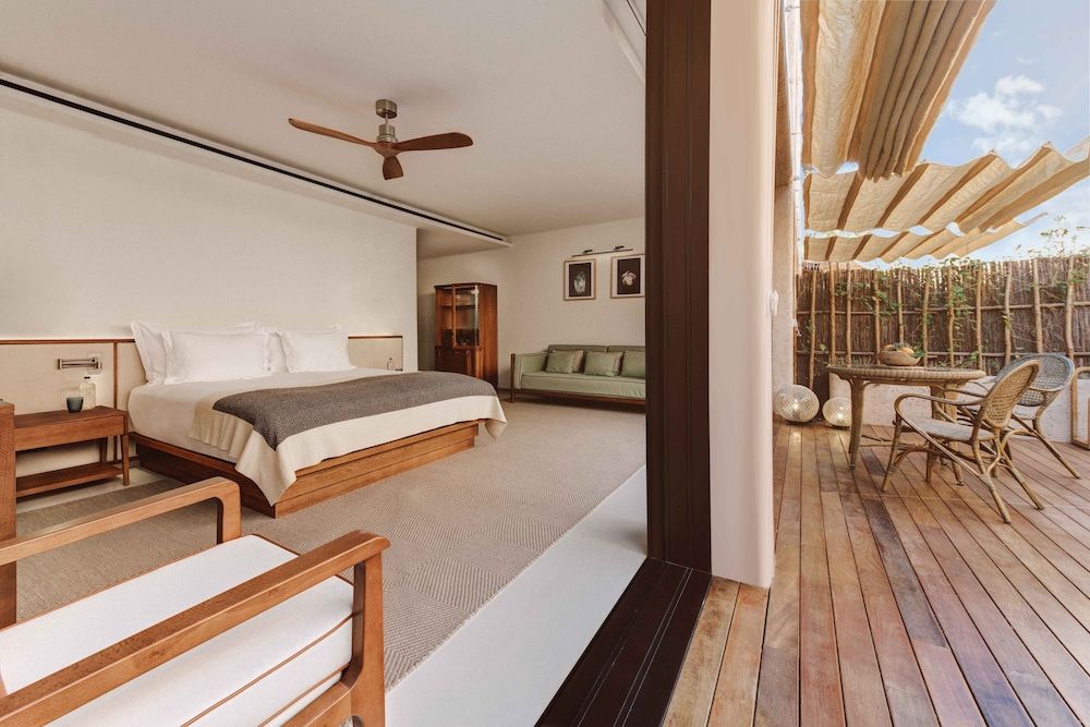 Deluxe Room (Hideaway)