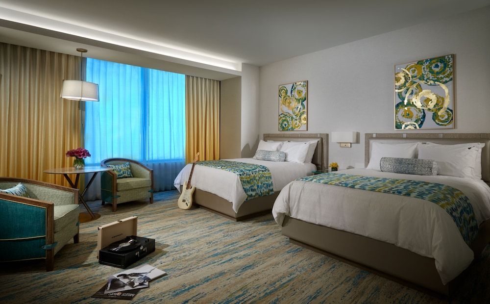Deluxe Room, 2 Queen Beds, Non Smoking, Pool View