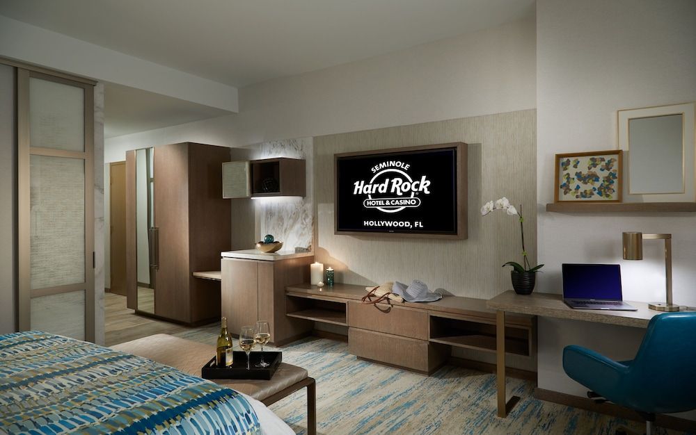 Deluxe Room, 1 King Bed, Smoking