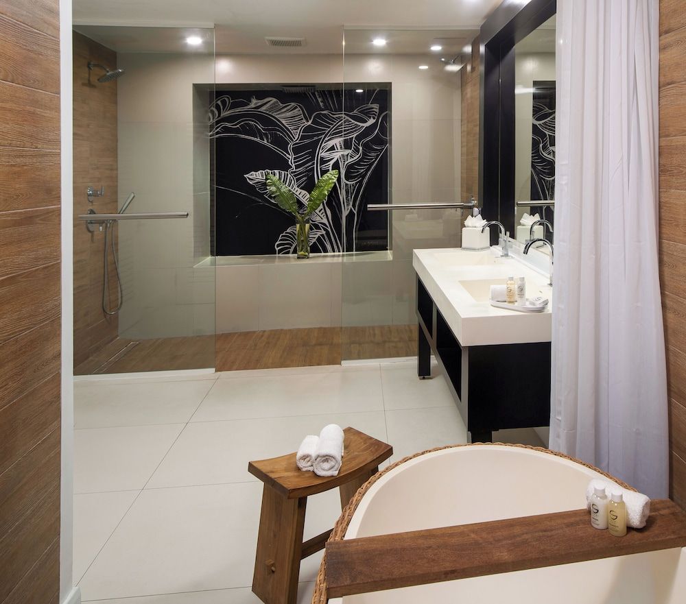 S Hotel Montego Bay - Luxury Boutique All Inclusive Hotel Suite, 1 King Bed, Ocean View (Sky) 4