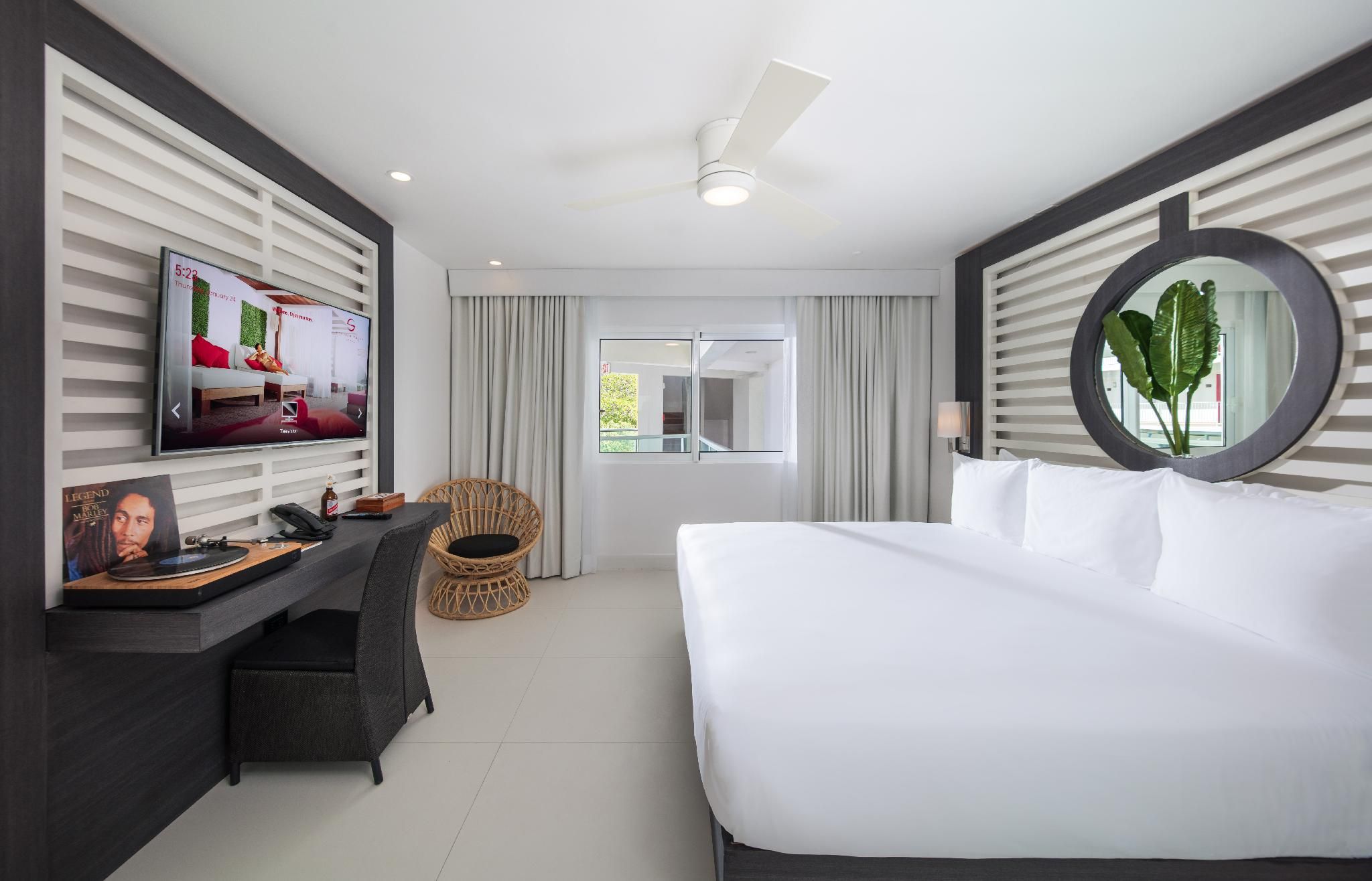 01 Mini King Room (Non Ocean View)