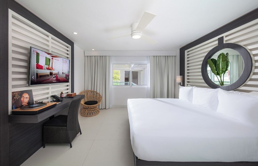Room, 1 King Bed (Mini King Room (Non Ocean View))