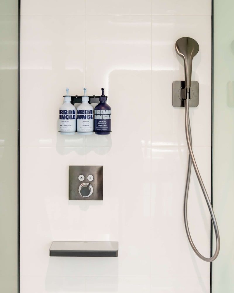 YOTEL Edinburgh Queen Cabin 5