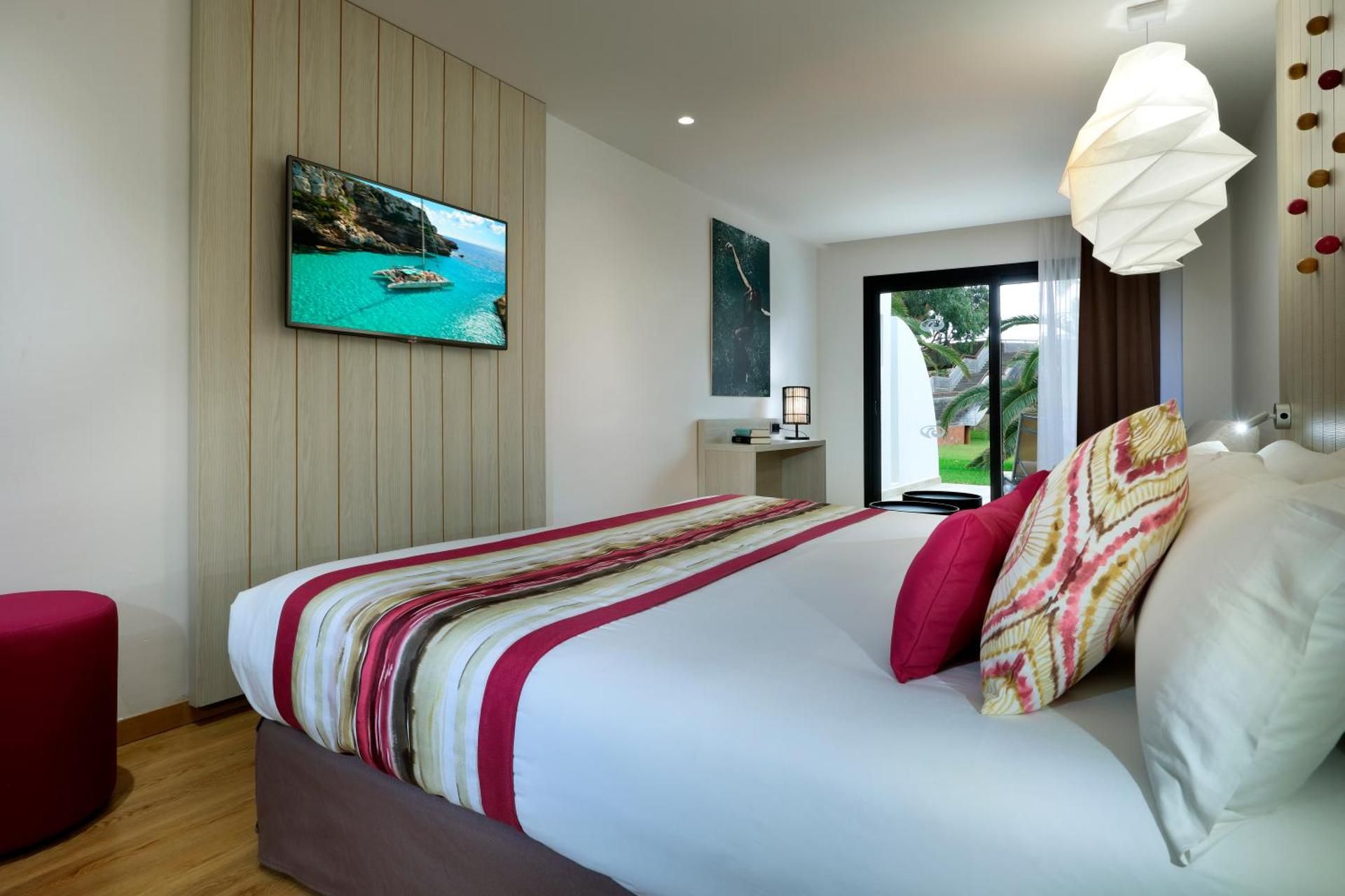 Superior Connecting Room
