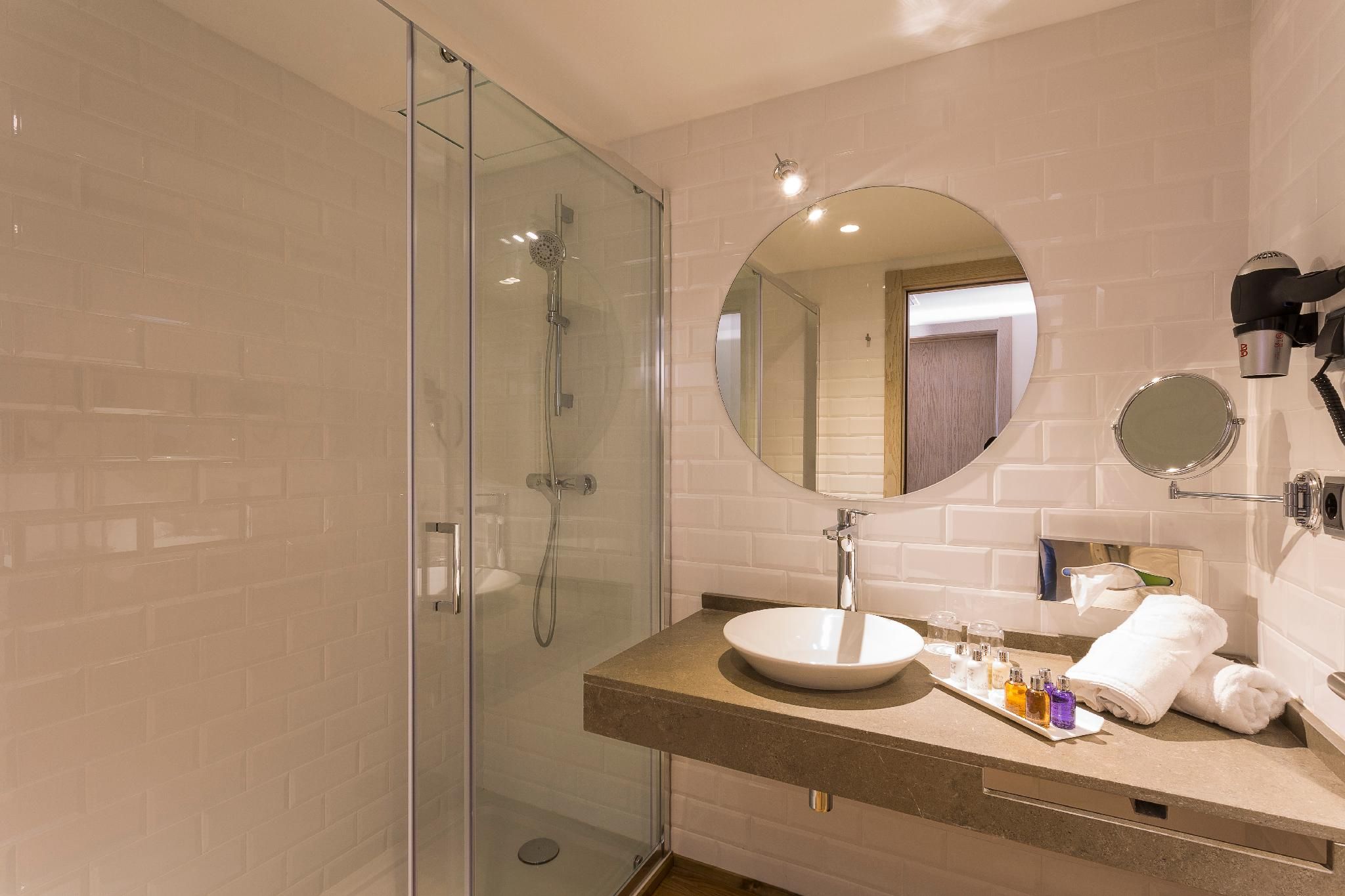 Deluxe Connecting Family Rooms for 4 Adults