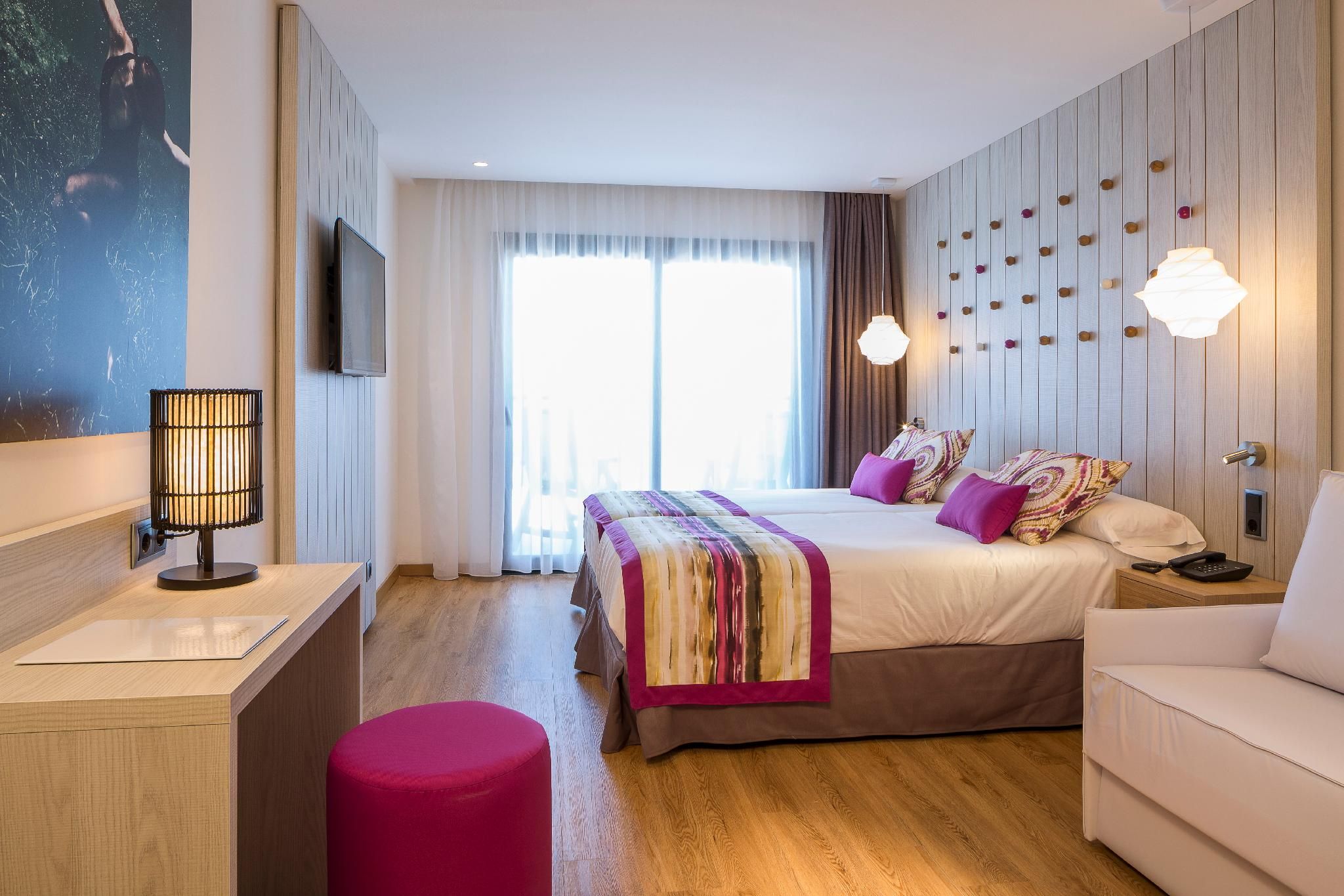 Deluxe Connecting Family Rooms for 4 Adults