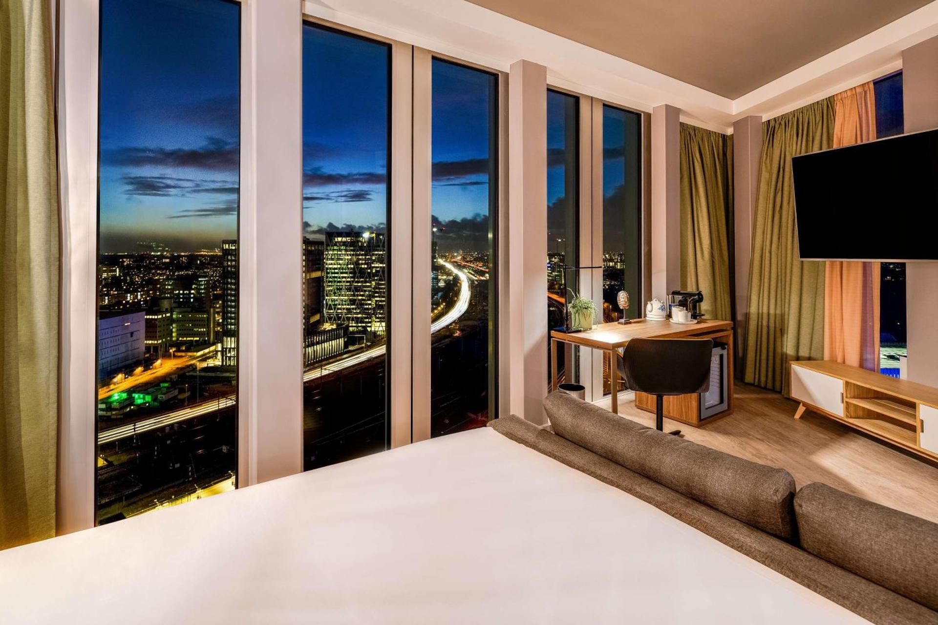 nhow premium room with view & bath