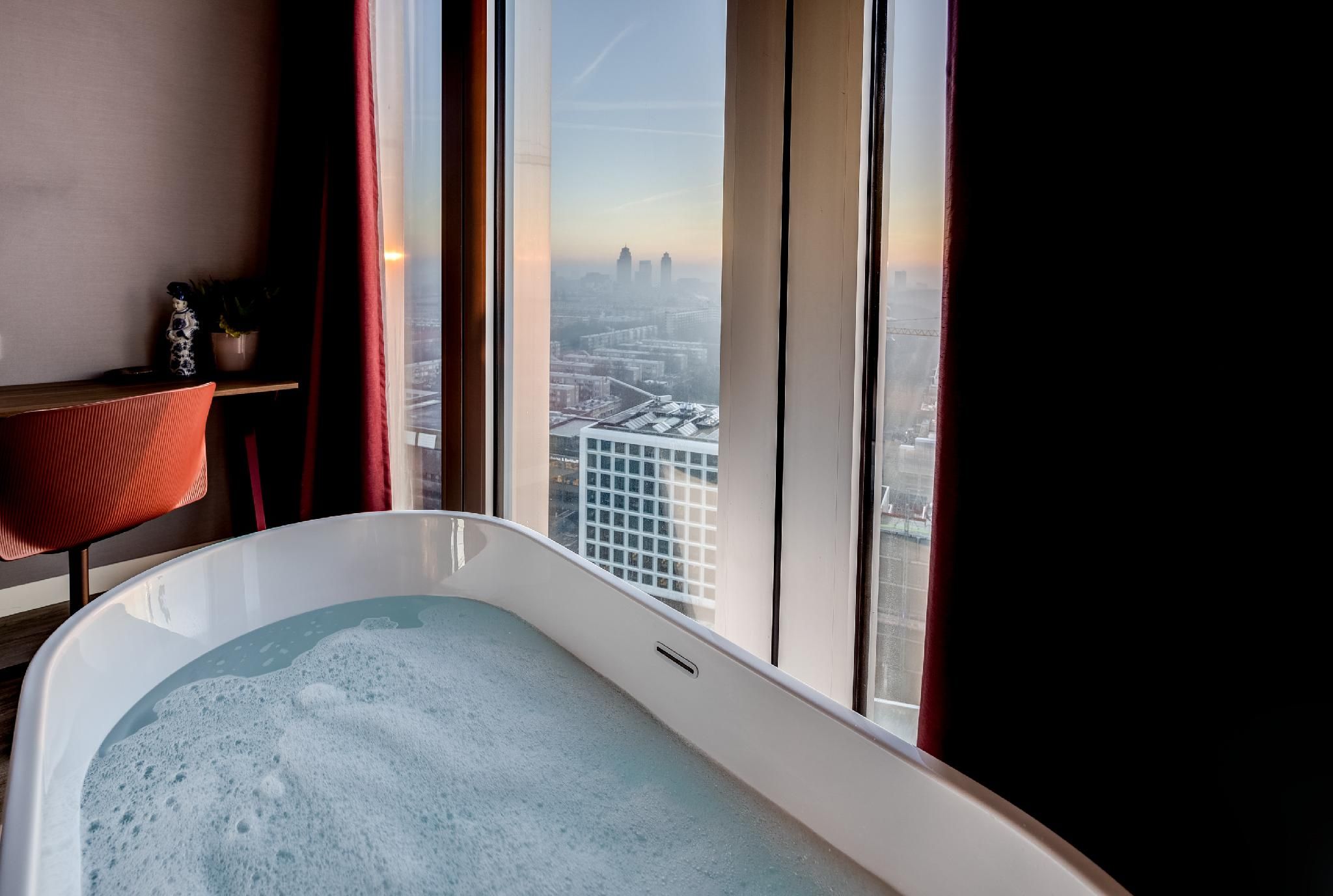 nhow premium room with view & bath