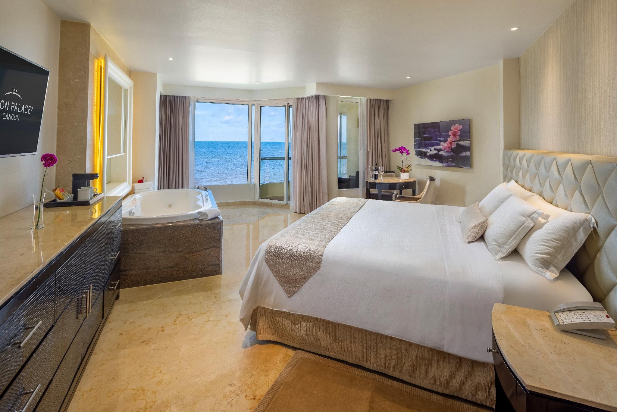 Superior Deluxe Ocean Front - Kids and Teens Free