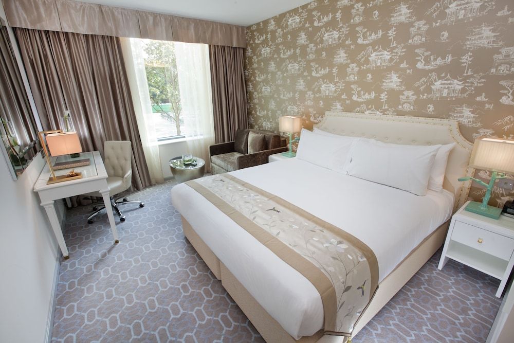 undefined Dorsett Shepherds Bush 4